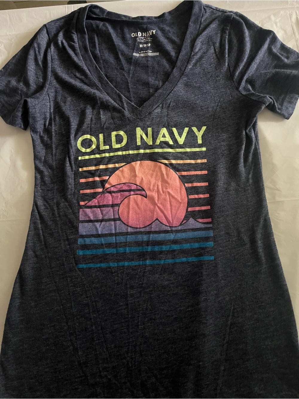 Old Navy Navy V-Neck Tee with Sunset Wave Graphic